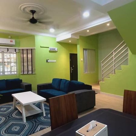 Homestay Dr. Z Klang Esterno foto
