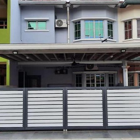 Homestay Dr. Z Klang Esterno foto