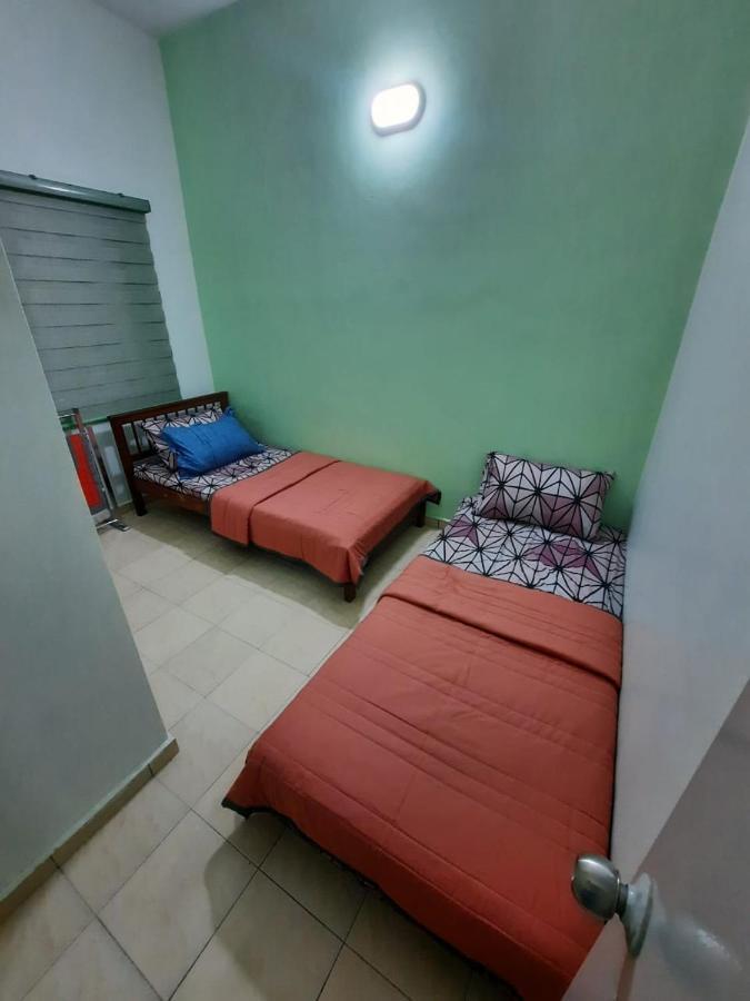 Homestay Dr. Z Klang Esterno foto