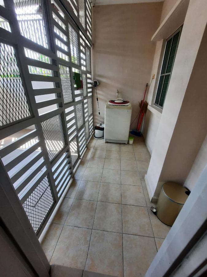 Homestay Dr. Z Klang Esterno foto
